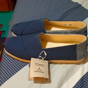 Men's 10.5 TOM'S BLUE SHOE.